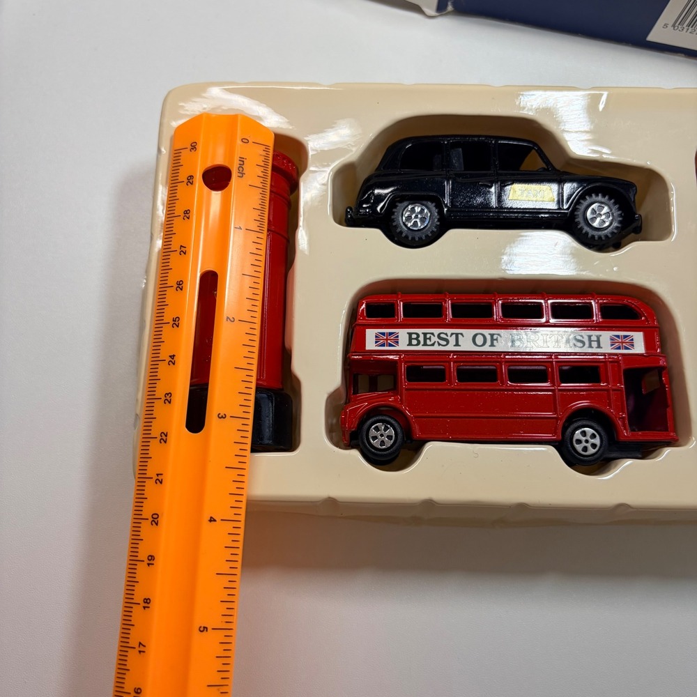 Souvenir London Street Scene Die-Cast Pencil Sharpeners Set Bus Taxi Phone Box - Picture 12 of 13